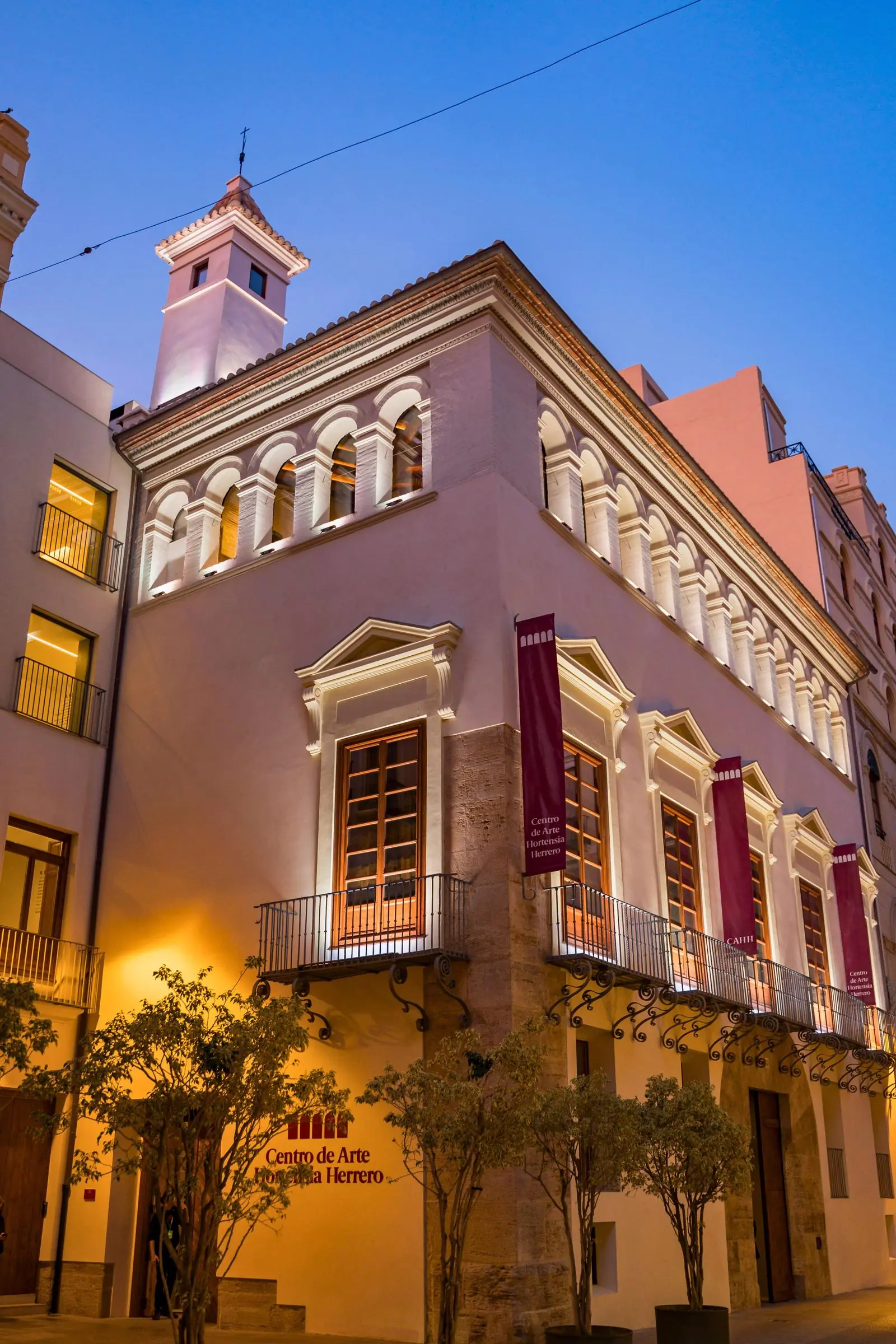 The central courtyard of the Hortensia Herrero Art Center featuring contemporary sculptures