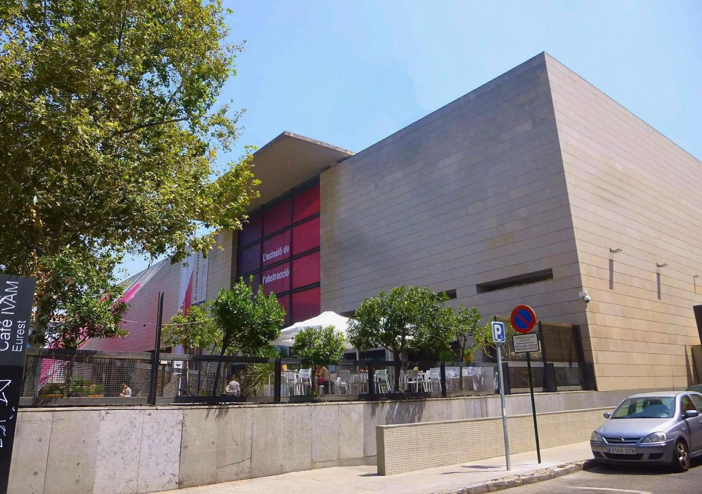 IVAM Valencia Exterior The sleek exterior facade of the IVAM modern art museum in Valencia