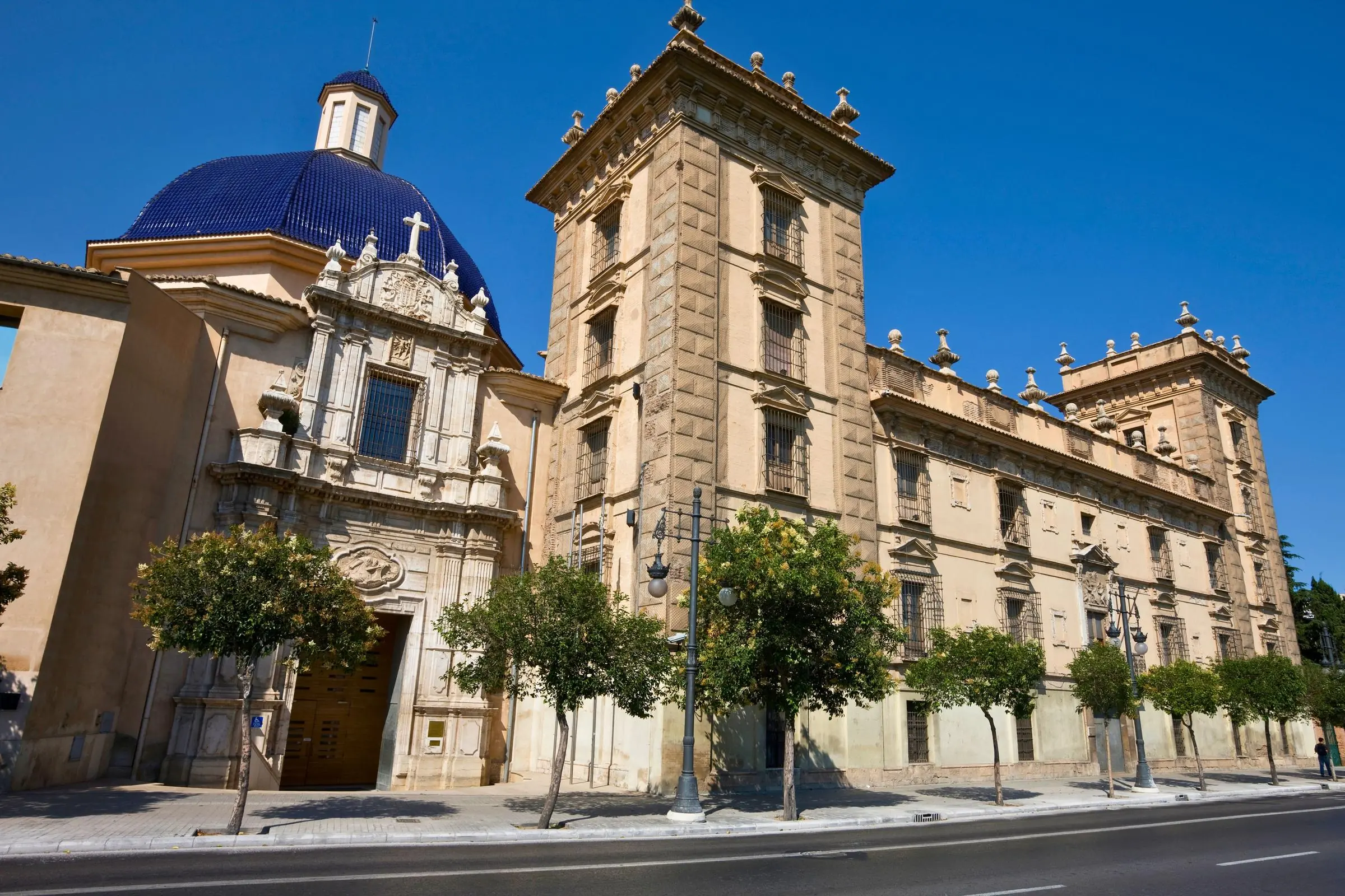 The exterior facade of the Museo de Bellas Artes de Valencia overlooking the Turia Gardens